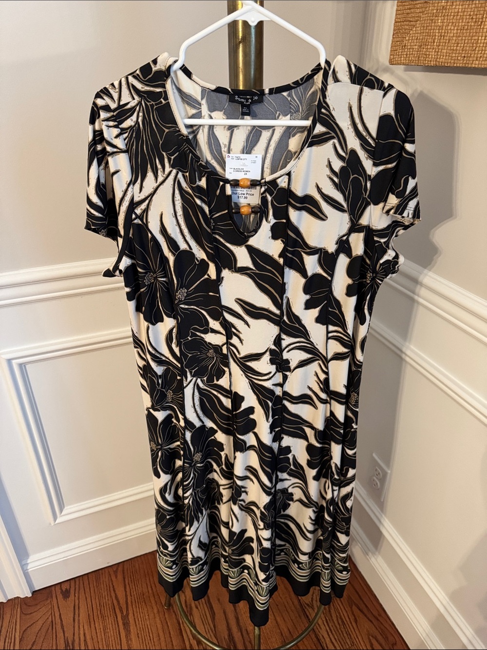 Sami & Jo Black and Cream Floral Keyhole Dress